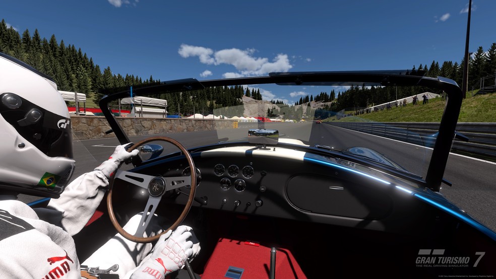 Gran Turismo 7 ganha novos carros, troca de motor e mais
