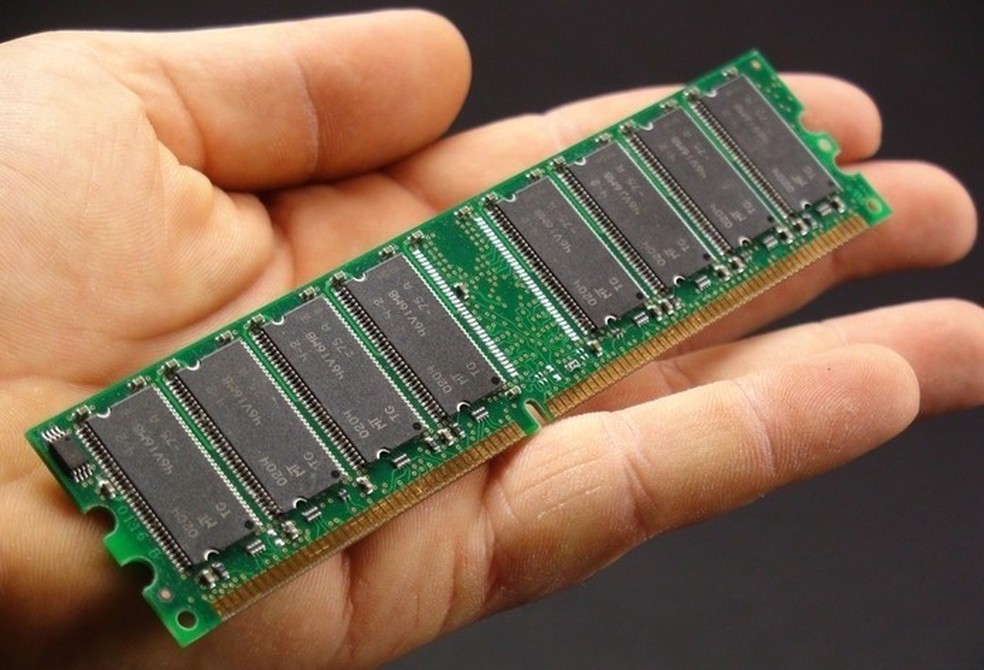 Teste o módulo de memória RAM em outros slots  — Foto: Divulgação/Pond5