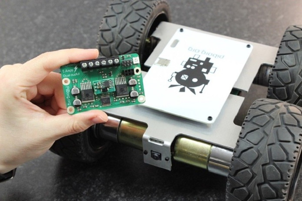 Robô com Raspberry Pi pode correr sozinho e ser controlado por celular