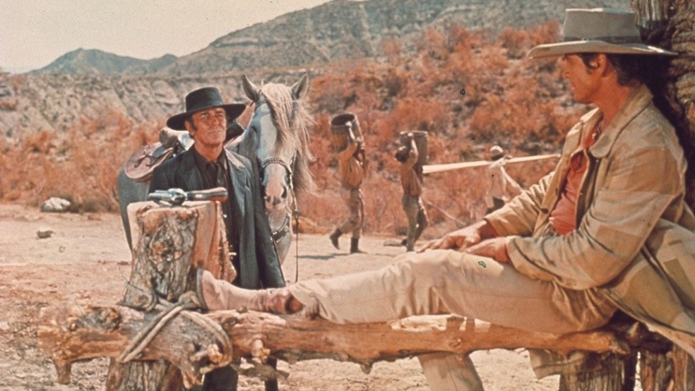 Era Uma Vez no Oeste foi estrelado por Charles Bronson, após Clint Eastwood recusar o papel de protagonista — Foto: Reprodução/Rotten Tomatoes