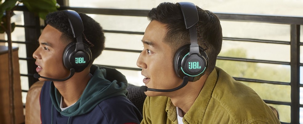 JBL Quantum 800 apresenta tecnologia de cancelamento ativo de ruído e é ótima opção para gamers — Foto: Divulgação/JBL