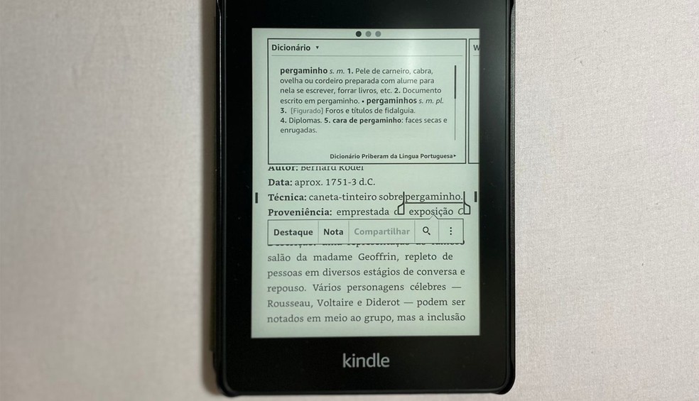 Kindle conta com dicionário embutido — Foto: Giovana Guerra/TechTudo