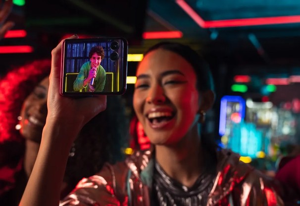 Modo Filmadora do Razr 50 Ultra em ação