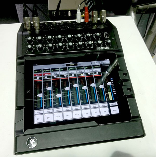 Mesa digital da Mackie faz casamento perfeito com o iPad