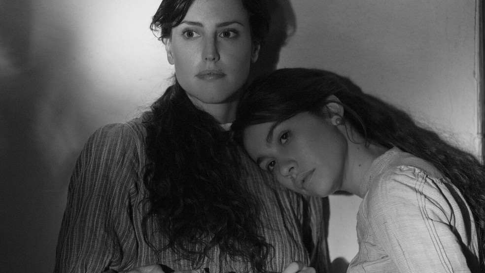 Elisa & Marcela é um romance erótico de época queer — Foto: Divulgação/Netflix