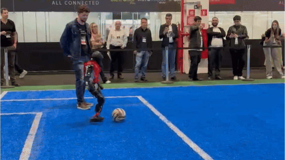 Robôs que jogam futebol? Eletrolar 2026 apresenta novos robôs-humanoides