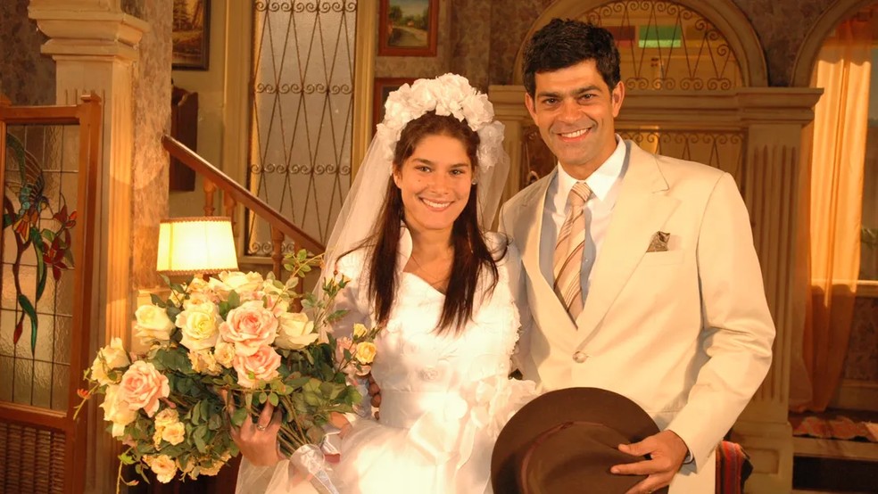 Alma Gêmea contam com as atuações de Priscila Fantin e Eduardo Moscovis, que vivem respectivamente Serena (e Luna) e Rafael — Foto: Divulgação/Memória Globo