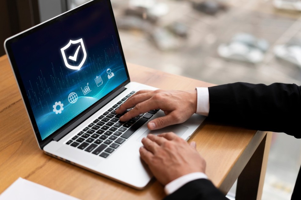 Aplicativos de antivírus também consomem muita memória do PC, causando lentidão no dispositivo — Foto: Reprodução/Freepik