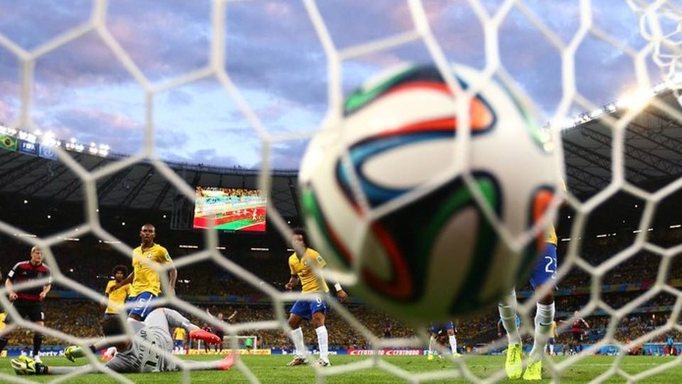 Derrota do Brasil para a Alemanha por 7 a 1 provoca recordes de comentários no Twitter (Foto: Divulgação/Facebook/Fifa) — Foto: TechTudo