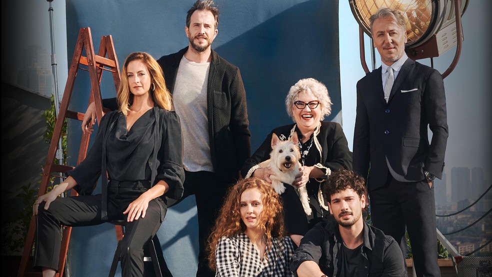 Novela turca mostra os bastidores das agências de talentos — Foto: Divulgação/Max
