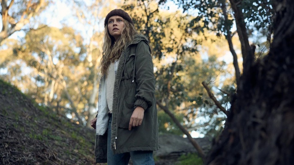 Minissérie australiana mostra uma mulher combatendo um culto numa cidade isolada — Foto: Reprodução/The Movie Database