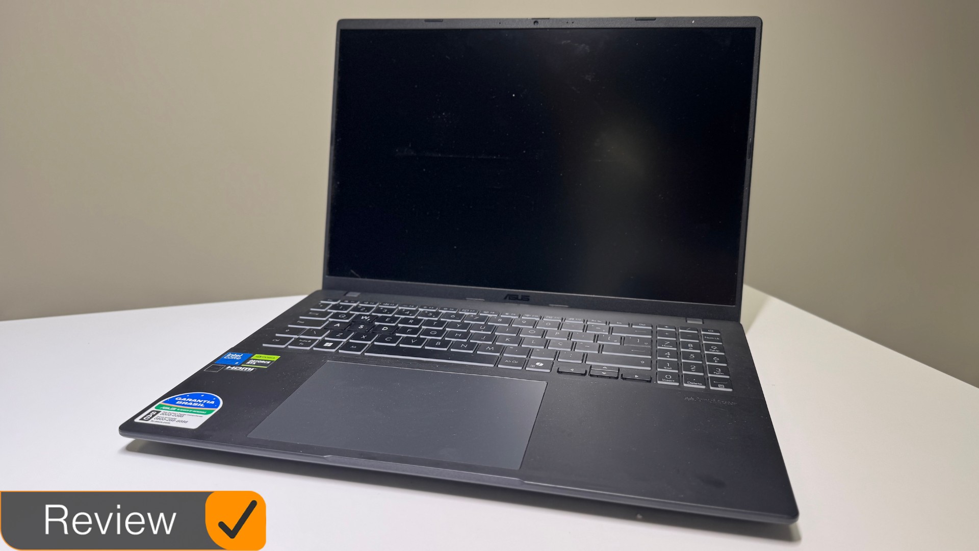 Review Asus V16: notebook surpreende no desempenho, mas bateria decepciona