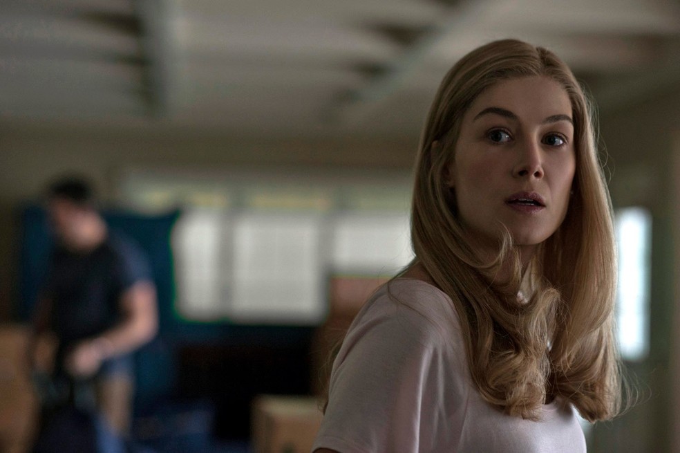  Amy Dunne (Rosamund Pike) arma um plano para se vingar do marido Nick (Ben Affleck) em Garota Exemplar — Foto: Reprodução/IMDb