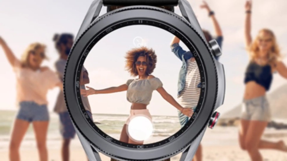 Galaxy Watch permite controlar a câmera do seu smartphone — Foto: Divulgação/Samsung