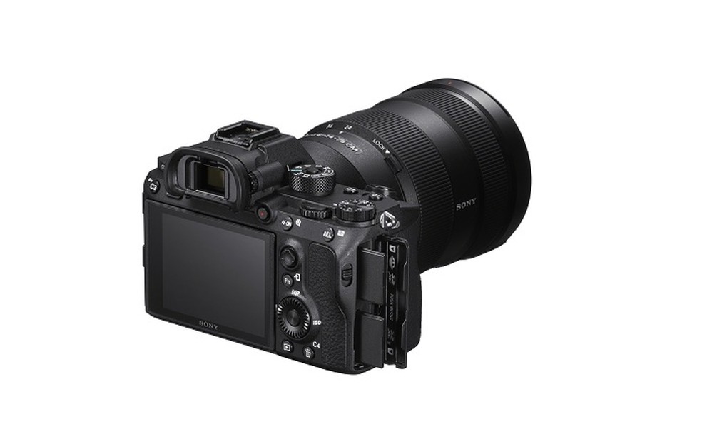 Sony α7R III A Sony A7R III: câmera full frame chega com 42 MP e vídeos em 4K