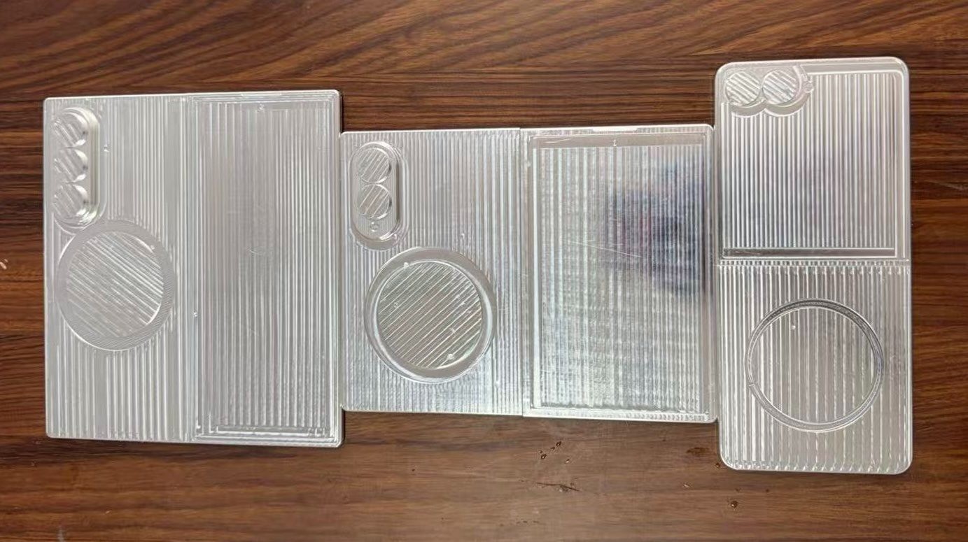 Galaxy Z Fold 8 'Wide'? Vazamento revela dobrável em formato 'passaporte'