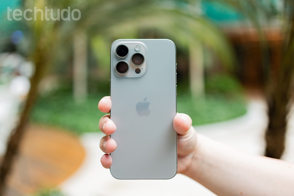 iPhone 15 Pro Max tem construção em titânio — Foto: Mariana Saguias/TechTudo