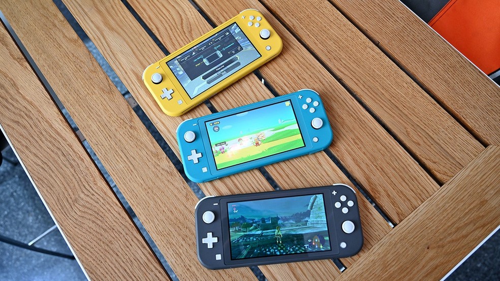 Compacto e feito apenas para uso portátil, o Switch Lite tem tela de 5,5 polegadas e controles integrados — Foto: Divulgação