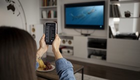 Como espelhar o celular na TV Philips? Veja como conectar Android e iOS