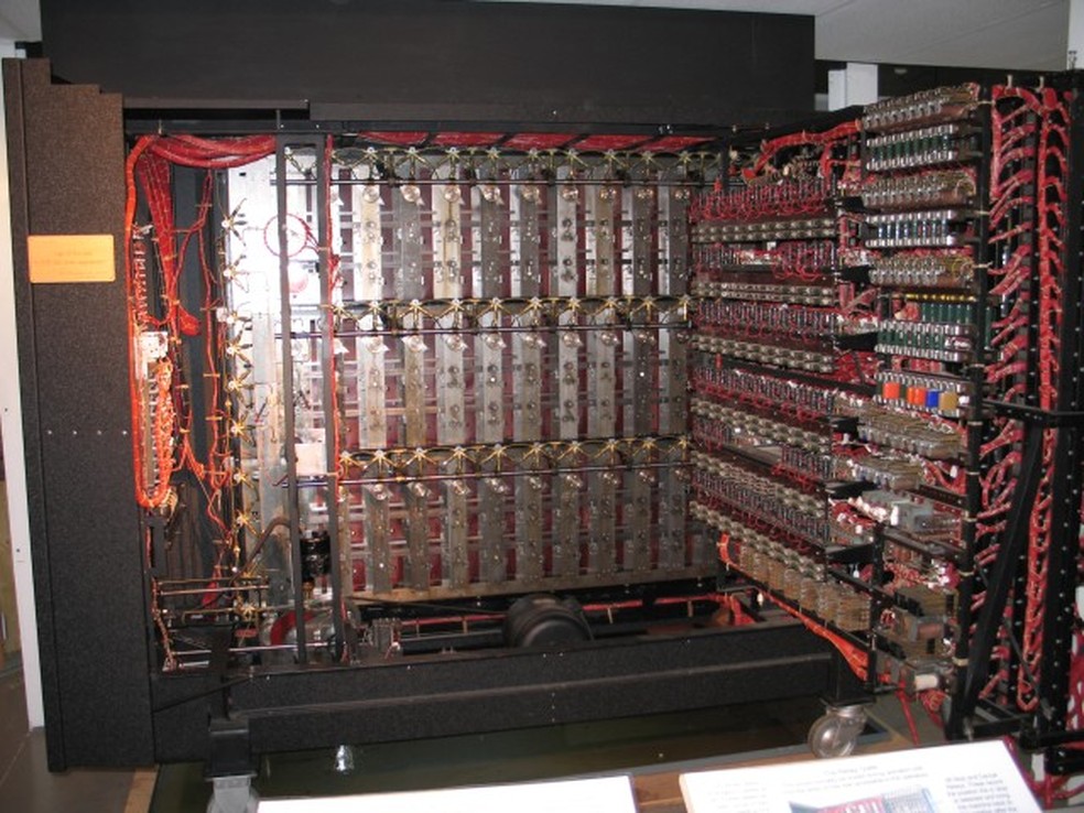 Bombe foi a máquina usada por Turing e sua equipe para interceptar e decodificar mensagens nazistas — Foto: Ian Petticrew Geograph/Britain and Ireland
