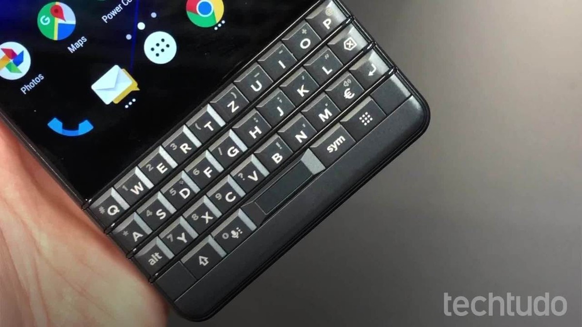 Testamos o BlackBerry Key2 LE, celular com teclado físico e menor