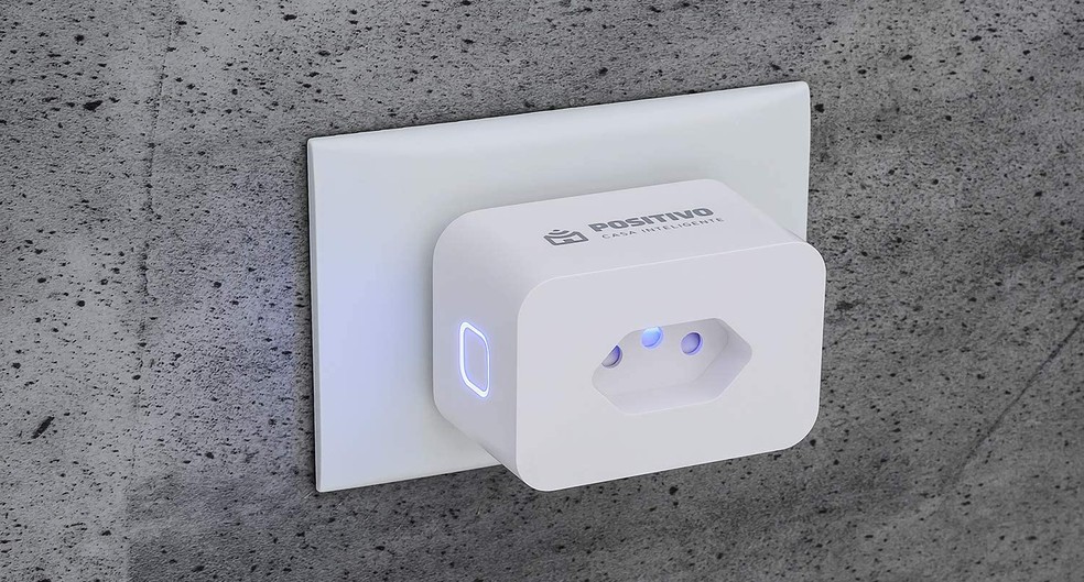 Smart Plug Wi-Fi Positivo Casa Inteligente e suporta potência de até 1.000W e corrente máxima de 10A — Foto: Divulgação/Positivo