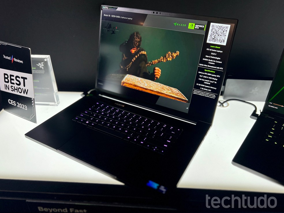 Razer anuncia notebook de 16' com tela OLED e 240 Hz na CES 2024