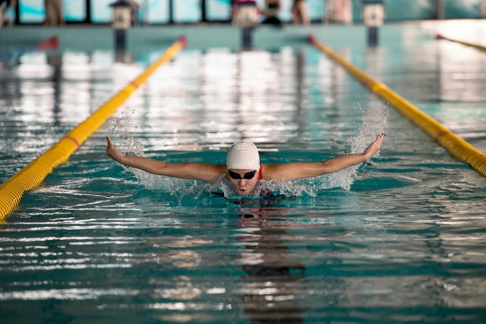 Por que o filme 'As Nadadoras', top 10 na Netflix, é mais do que