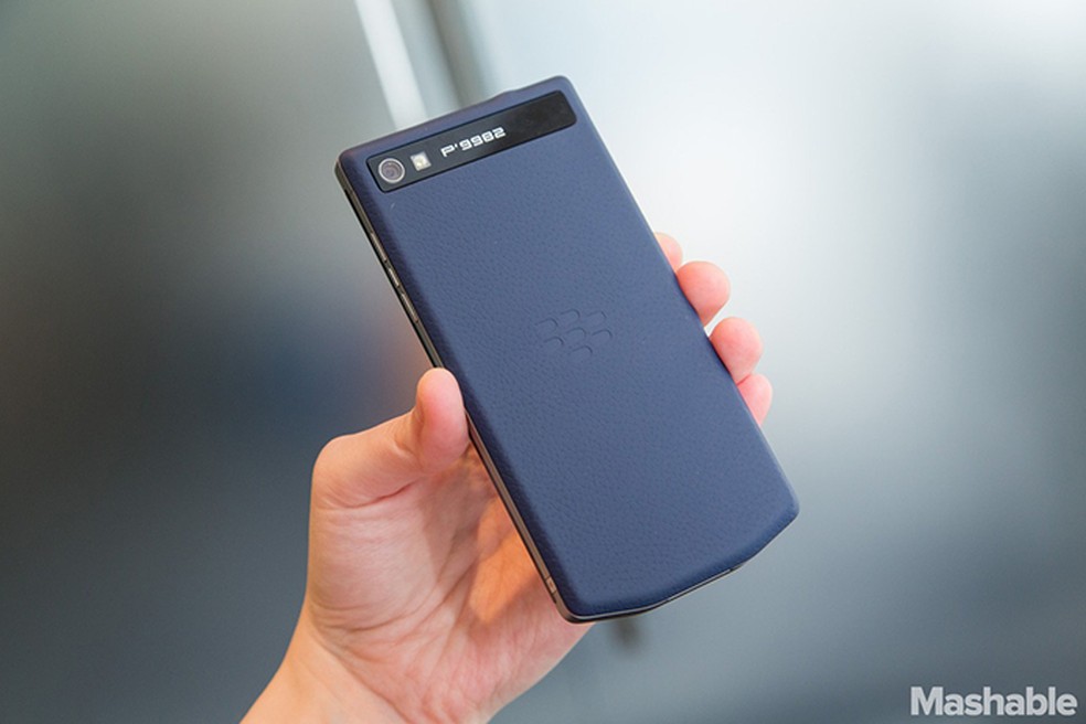 BlackBerry lança P'9982: um Porsche por fora, um Z10 por dentro