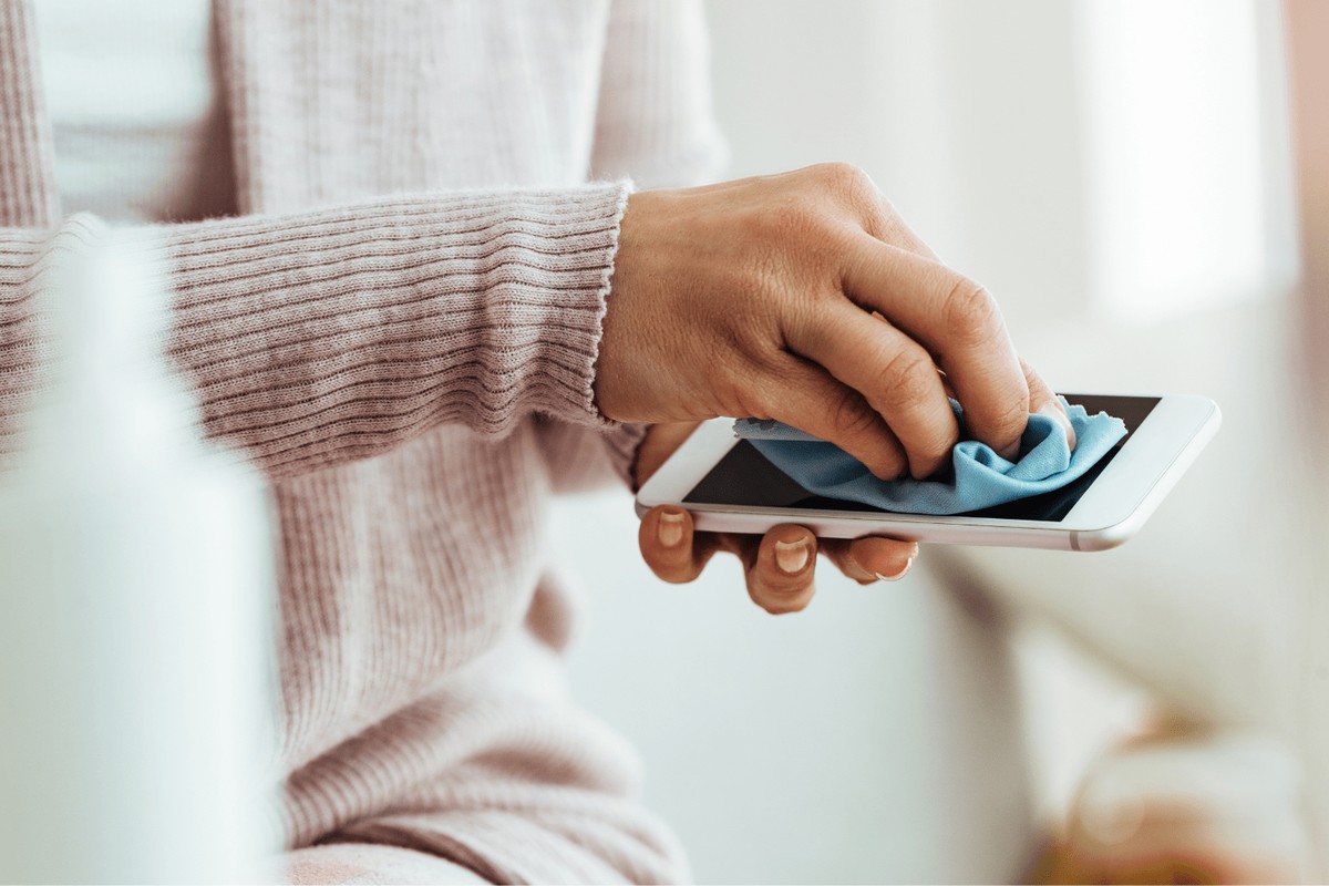 7 eletrônicos que ficam imundos se você não limpar — e como higienizar