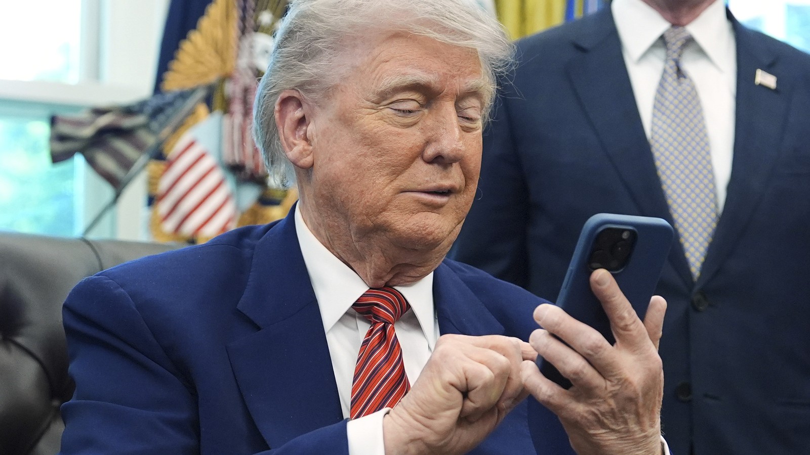Trump Phone vem aí: tudo sobre o celular e operadora de Donald Trump