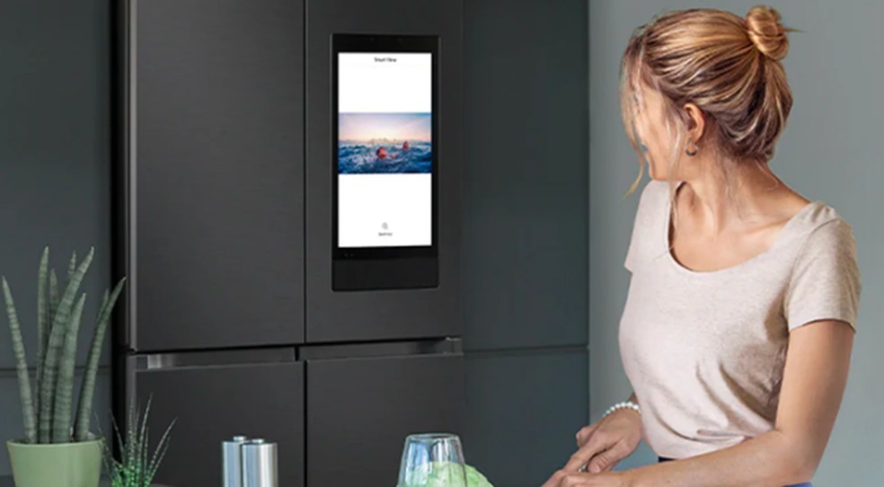 Smart View Family Hub RF27 é a nova geladeira da Samsung; veja mais informações — Foto: Divulgação/Samsung
