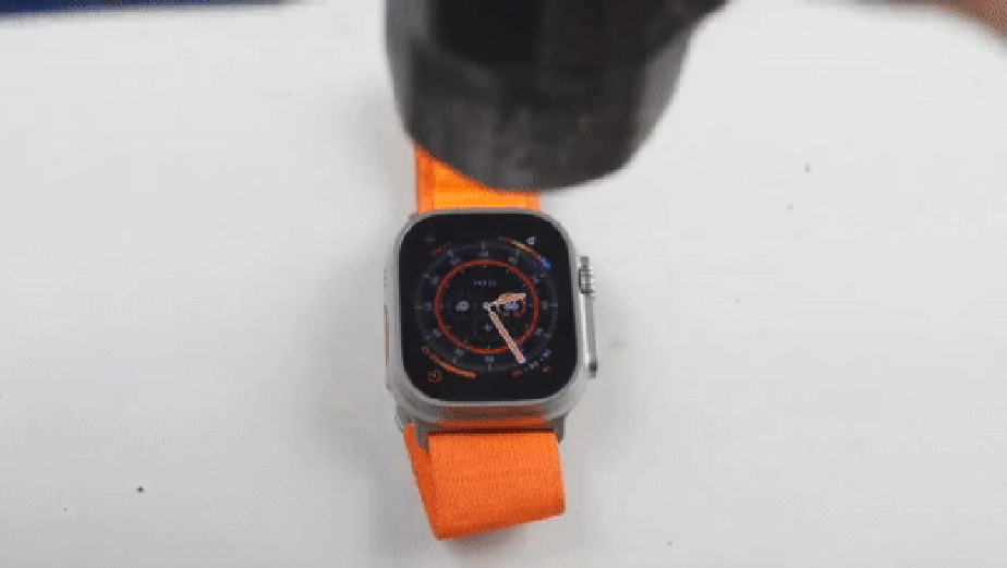 Apple Watch Ultra: smartwatch leva marretadas em teste de durabilidade