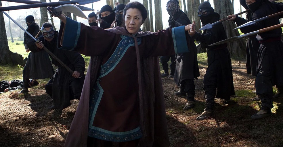 Michelle Yeoh, vencedora do Oscar de Melhor Atriz em 2023, é uma das protagonistas de O Tigre e o Dragão — Foto: Reprodução/JustWatch