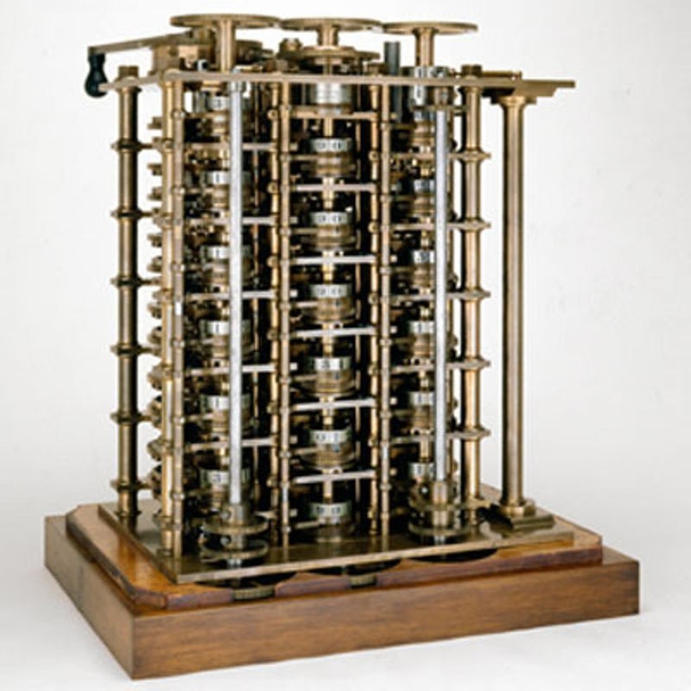 Parte da primeira máquina diferencial desenvolvida por Charles Babbage — Foto: Reprodução/Science Museum