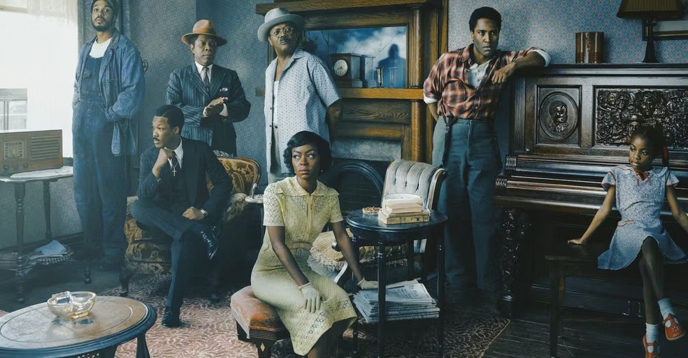 Uma família afro-americana fica dividida em torno da decisão de vender ou não um antigo piano que é herança de família — Foto: Reprodução/JustWatch