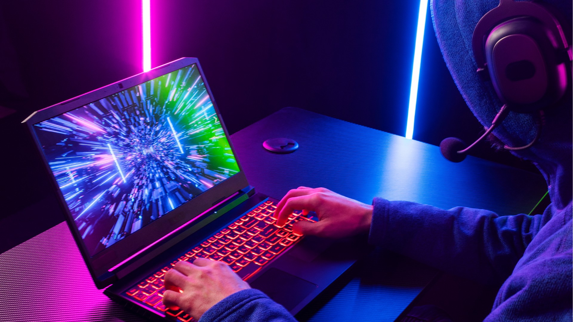 Gamer-Jogando-No-Notebook-com-16-GB-de-RAM Gamer-Jogando-No-Notebook-com-16-GB-de-RAM