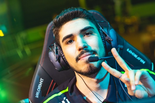 Aspas é o atleta do ano pelo Prêmio eSports Brasil 2023; veja vencedores