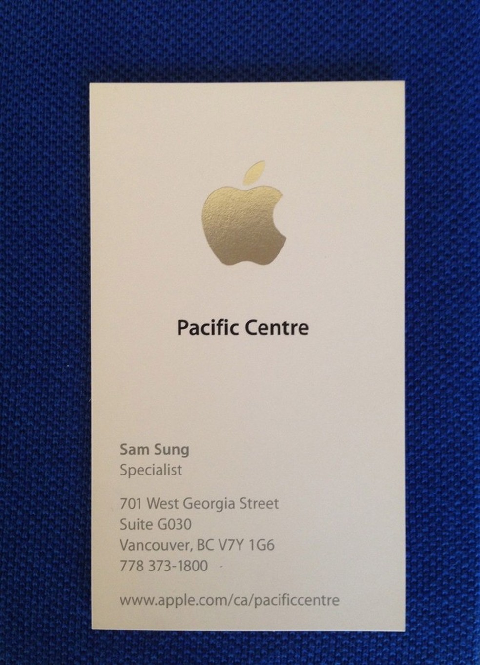 Ex-funcionário da Apple chamado Sam Sung leiloa crachá para a caridade