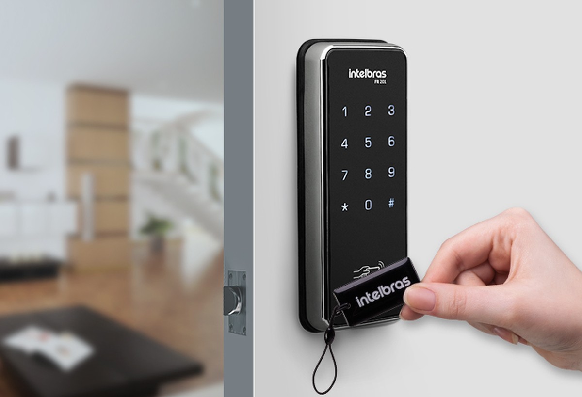 Fechadura digital: 7 itens para deixar sua casa mais segura