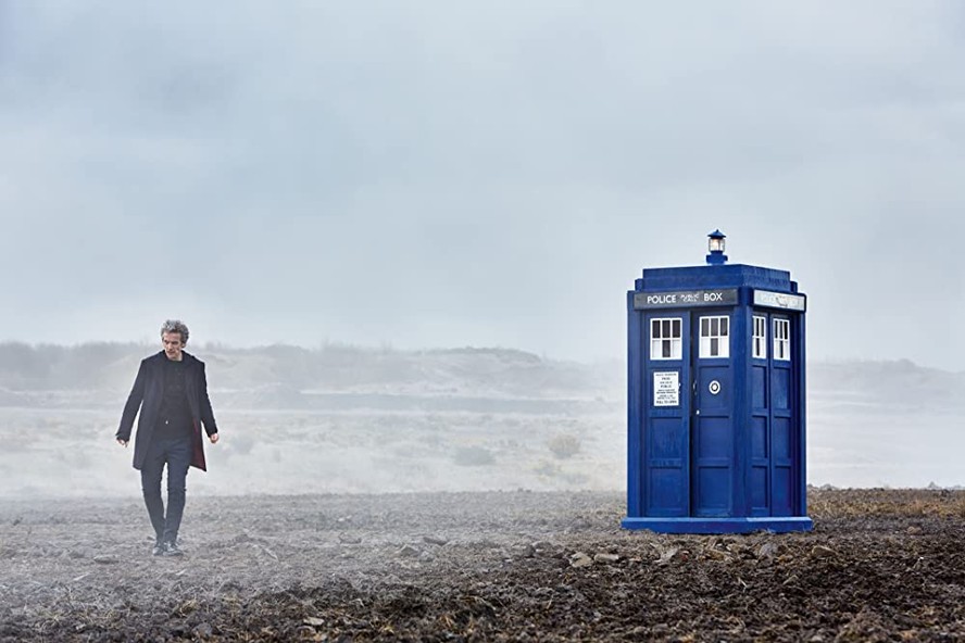Doctor e Tardis em Doctor Who
