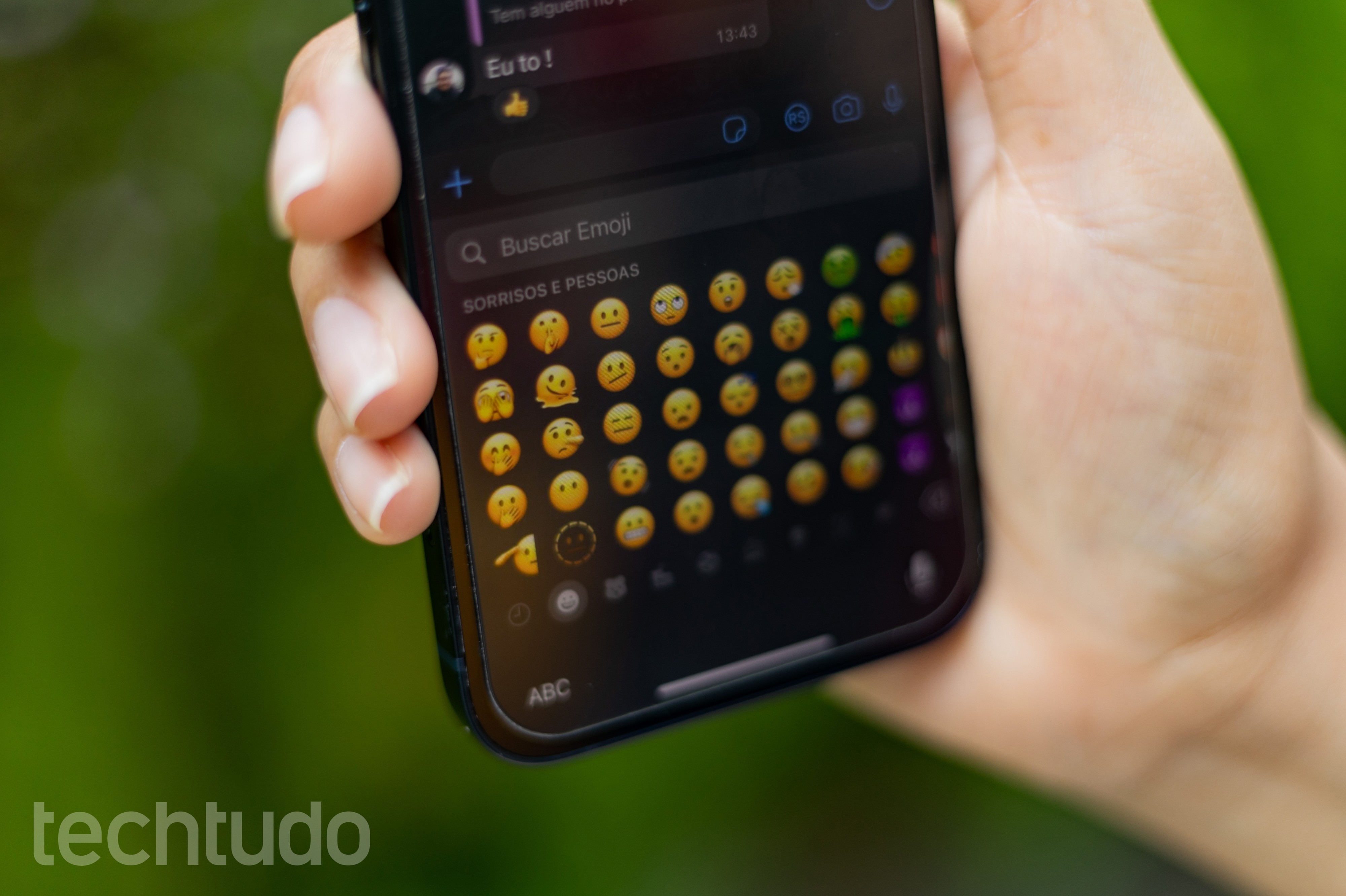 Rosto distorcido com olhos esbugalhados e mais: veja 8 novos emojis de 2026