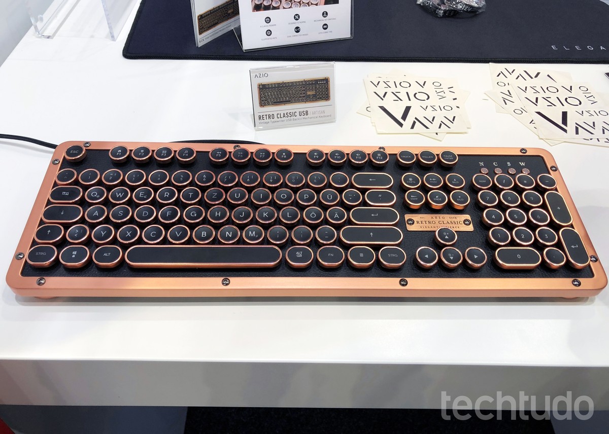 Teclado Retro Compact, da Azio, chega com design de máquina de escrever