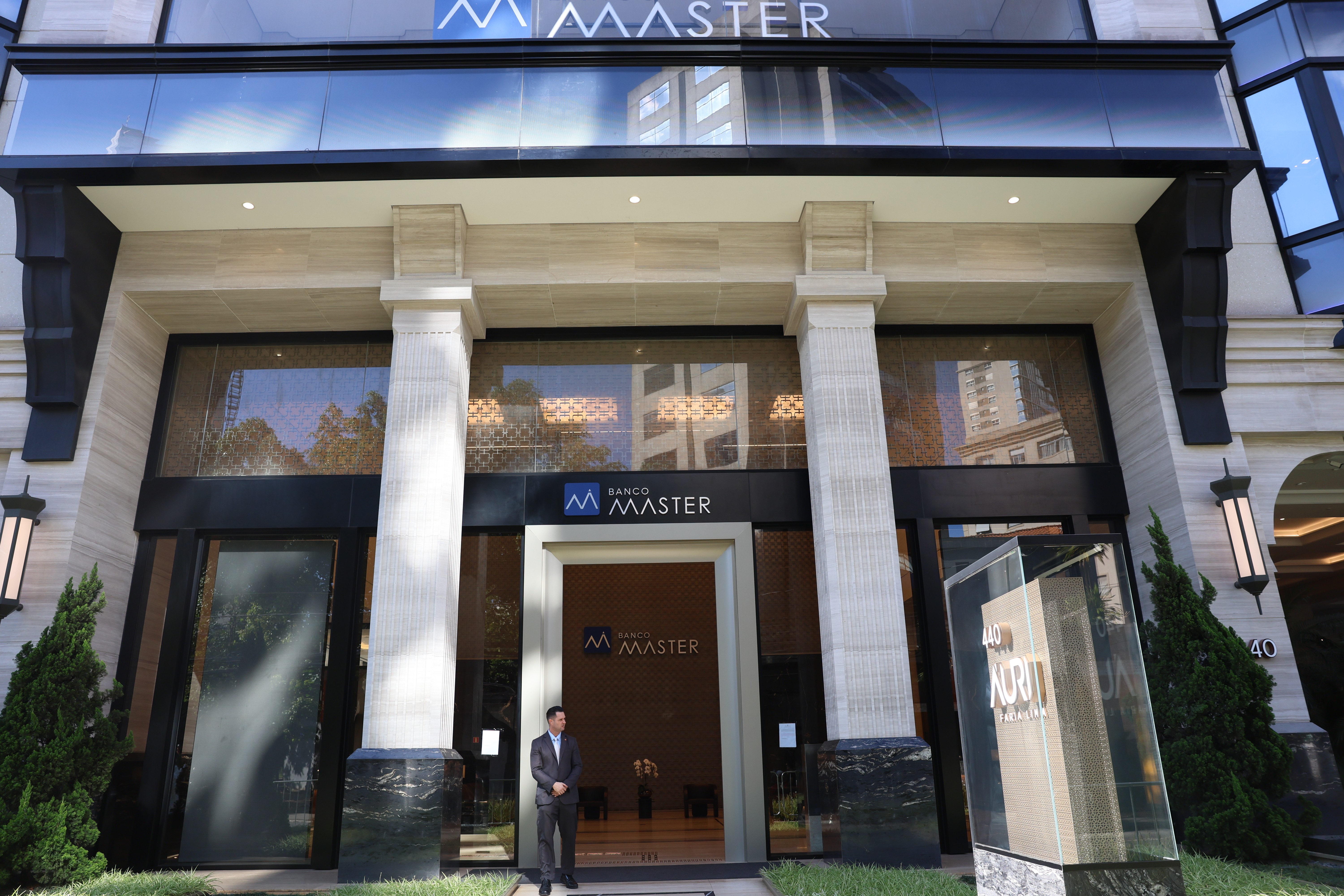 Banco Master: app falso promete ressarcimento do FGC; saiba se proteger