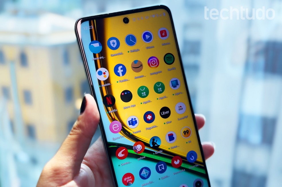 A tela do Realme C67 conta com 6,72 polegadas — Foto: Letícia Rosa/TechTudo