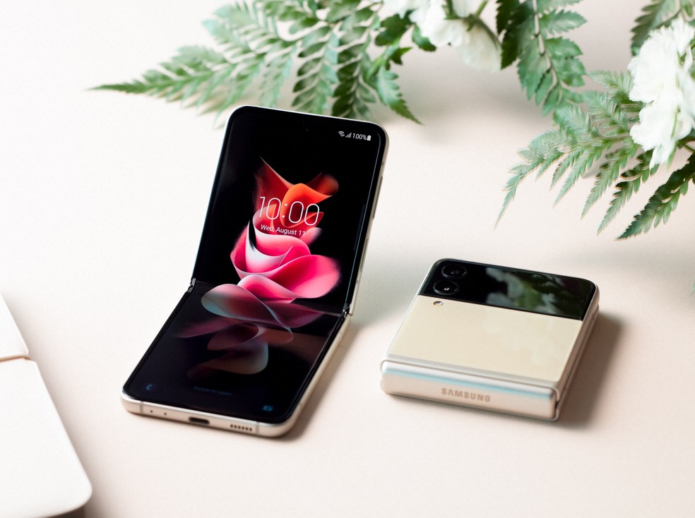 Galaxy Z Flip 3 aumenta a tela externa para 1,9 polegada — Foto: Divulgação/Samsung