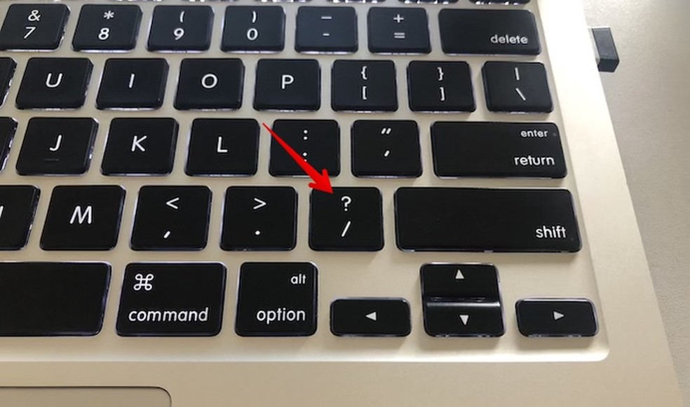 Localize o ponto de interrogação no seu teclado — Foto: Helito Bijora/TechTudo