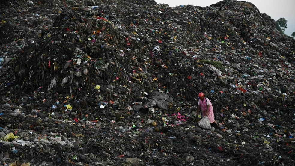 O descarte inadequado de resíduos eletrônicos expõe trabalhadores de aterros sanitários a metais pesados que se acumulam no organismo — Foto: Divulgação/Pexels (Mumtahina Tanni)