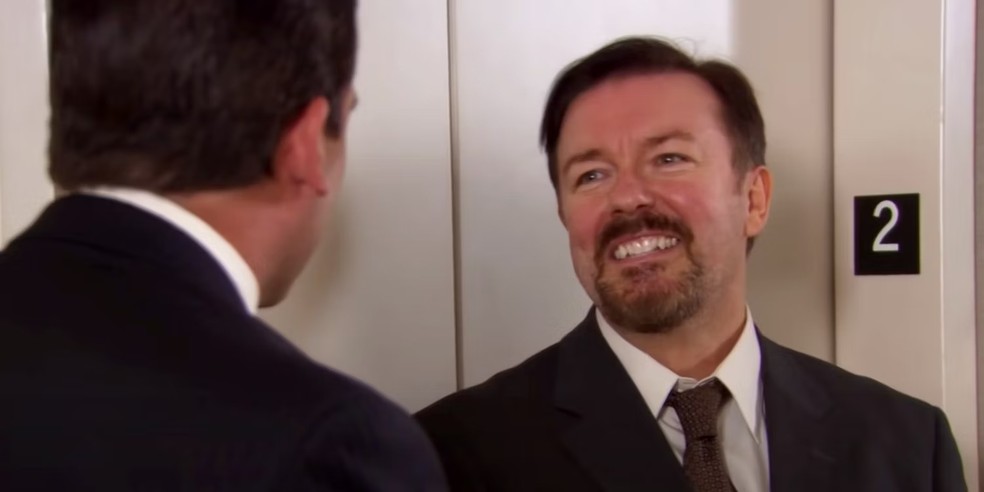 Ricky Gervais é um dos criadores do The Office (UK) e também esteve envolvido na produção da versão estadunidense — Foto: Reprodução/NBC