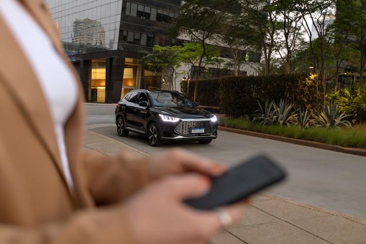 Rhino: quanto custa a corrida no app de carros blindados, motoristas e mais